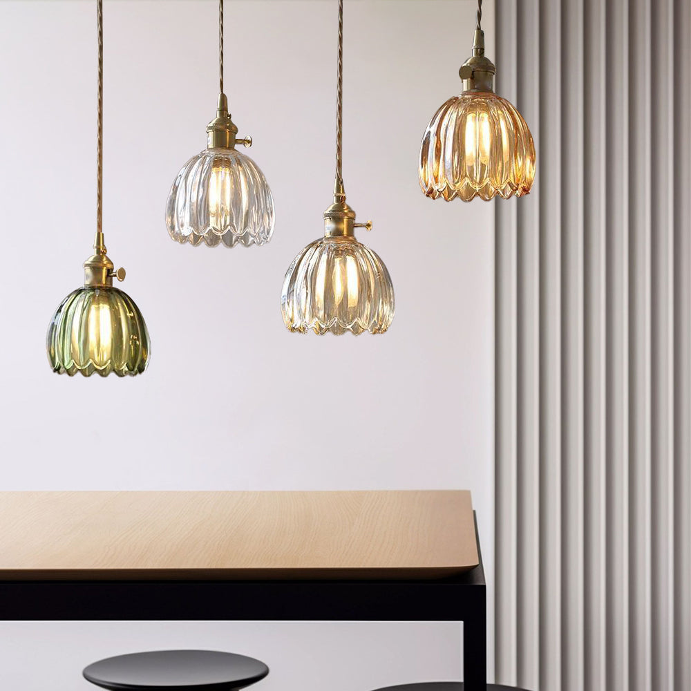 Retro Pendelleuchte mit Glasblumen und warmweißem LED-Licht