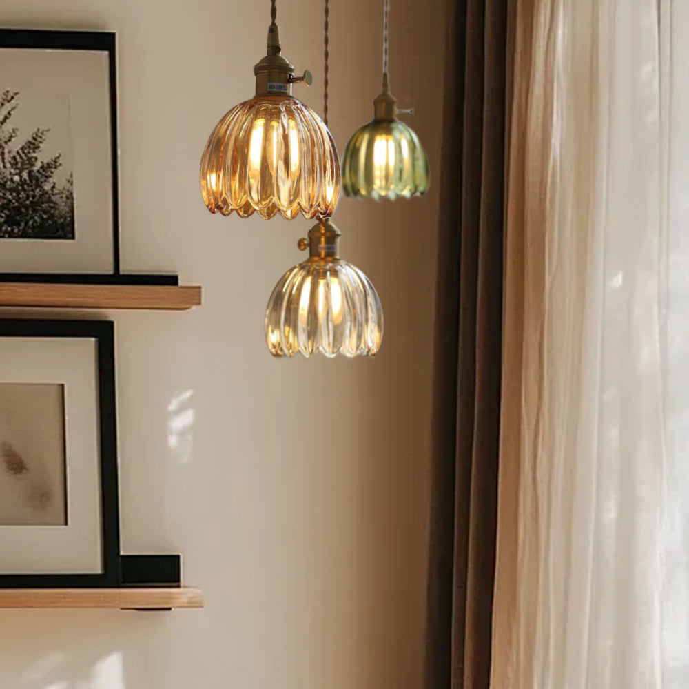 Retro Pendelleuchte mit Glasblumen und warmweißem LED-Licht