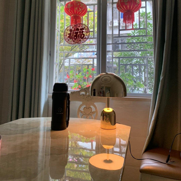 GlowAura Warmlicht Tischlampe Modern Glas Gold Wohnzimmer