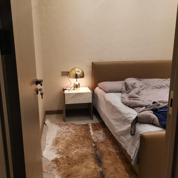 GlowAura Warmlicht Tischlampe Modern Glas Gold Wohnzimmer