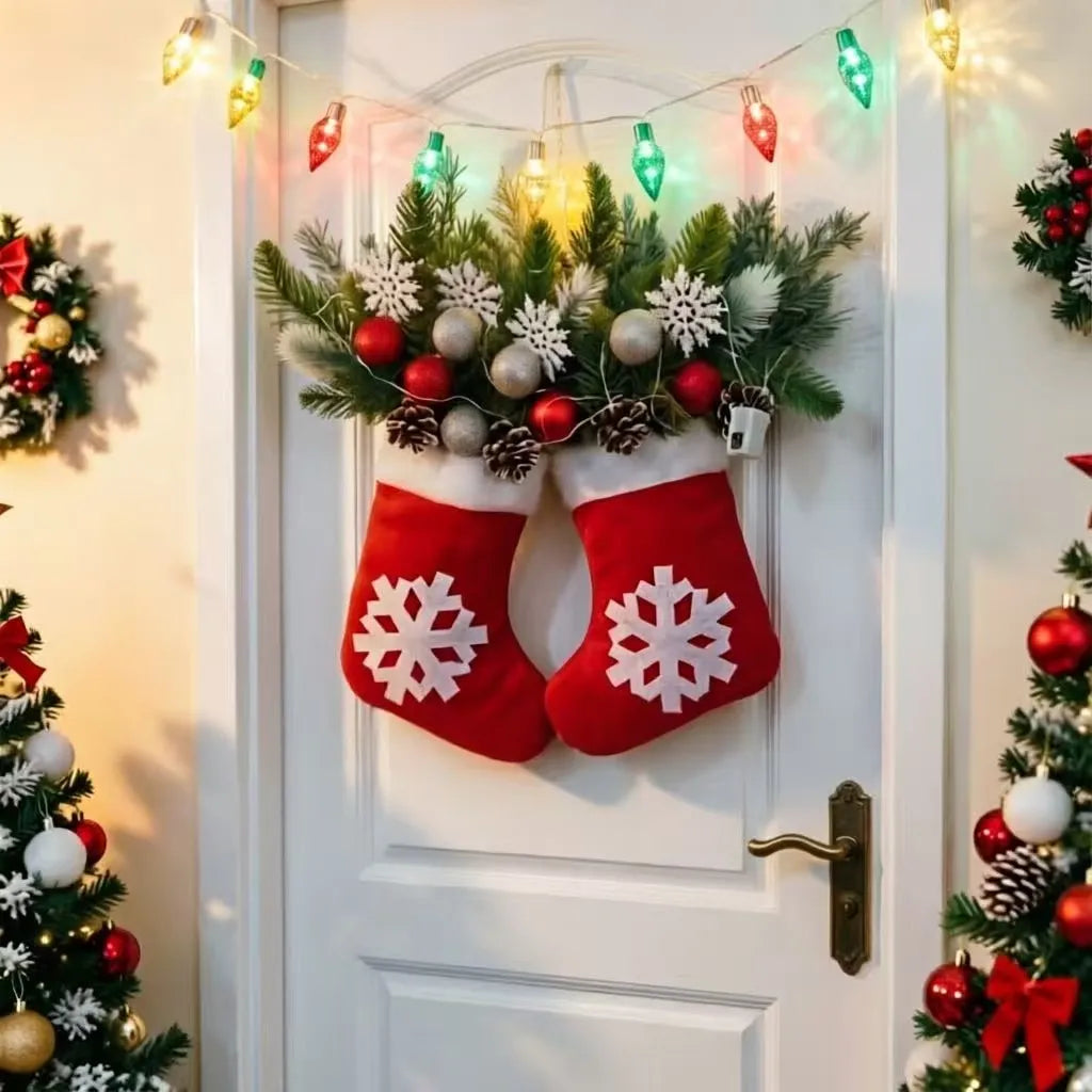 Lichtkranz zu Weihnachten mit Handschuhen
