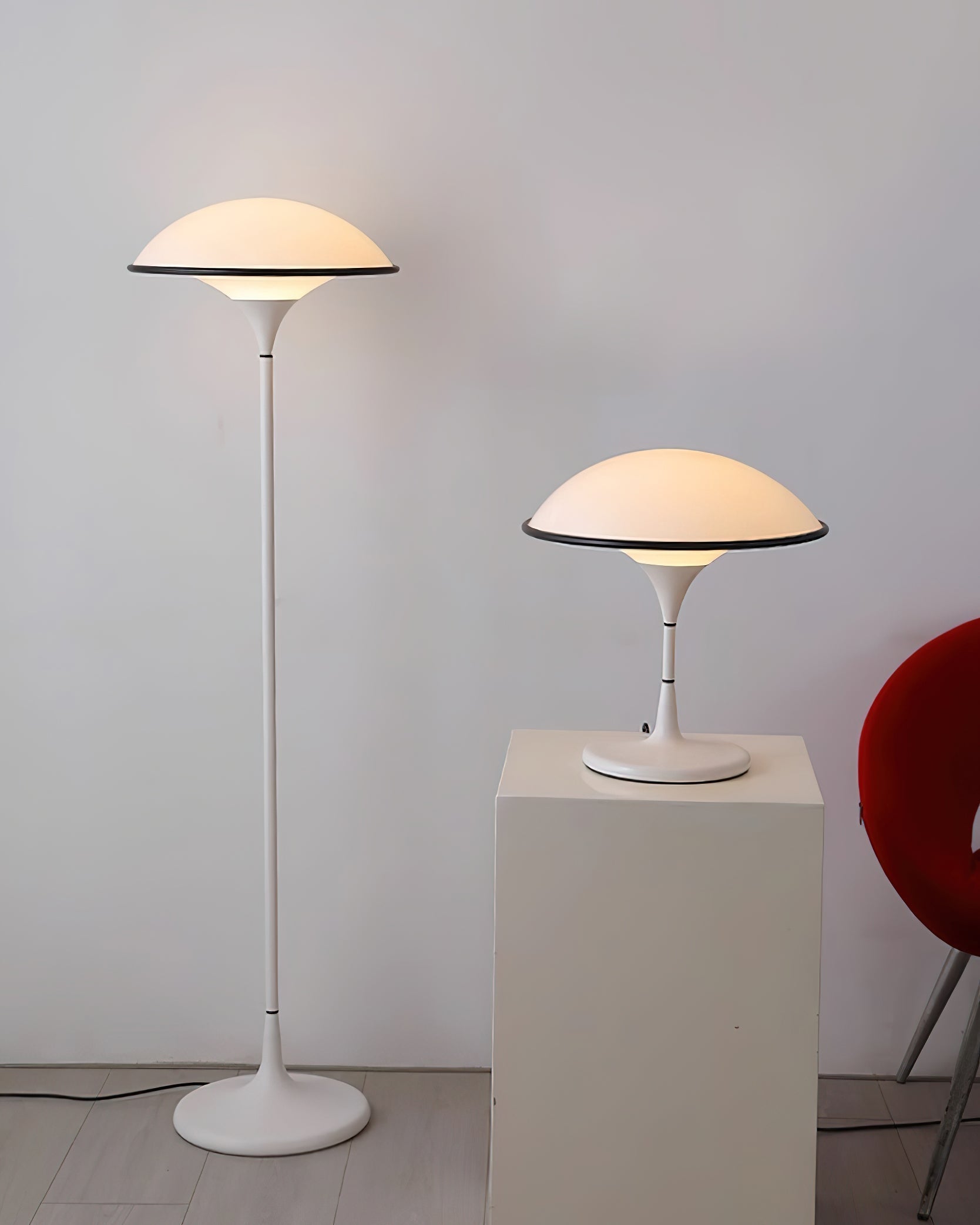 LumoArte – Elegante Tischlampe mit einzigartigem Design in Weiß