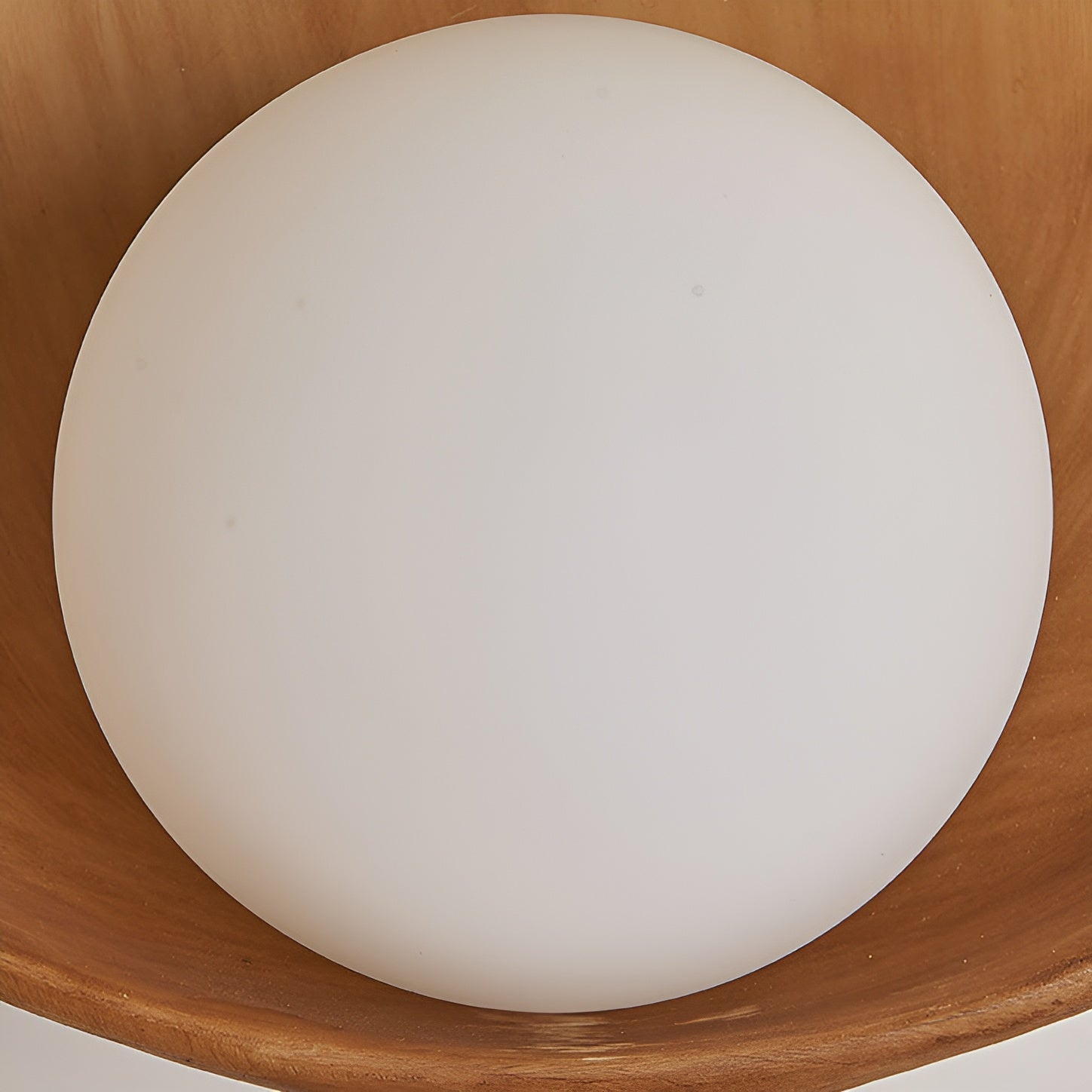 SereneGlow – Weiße Wabi-Sabi LED-Wandleuchte