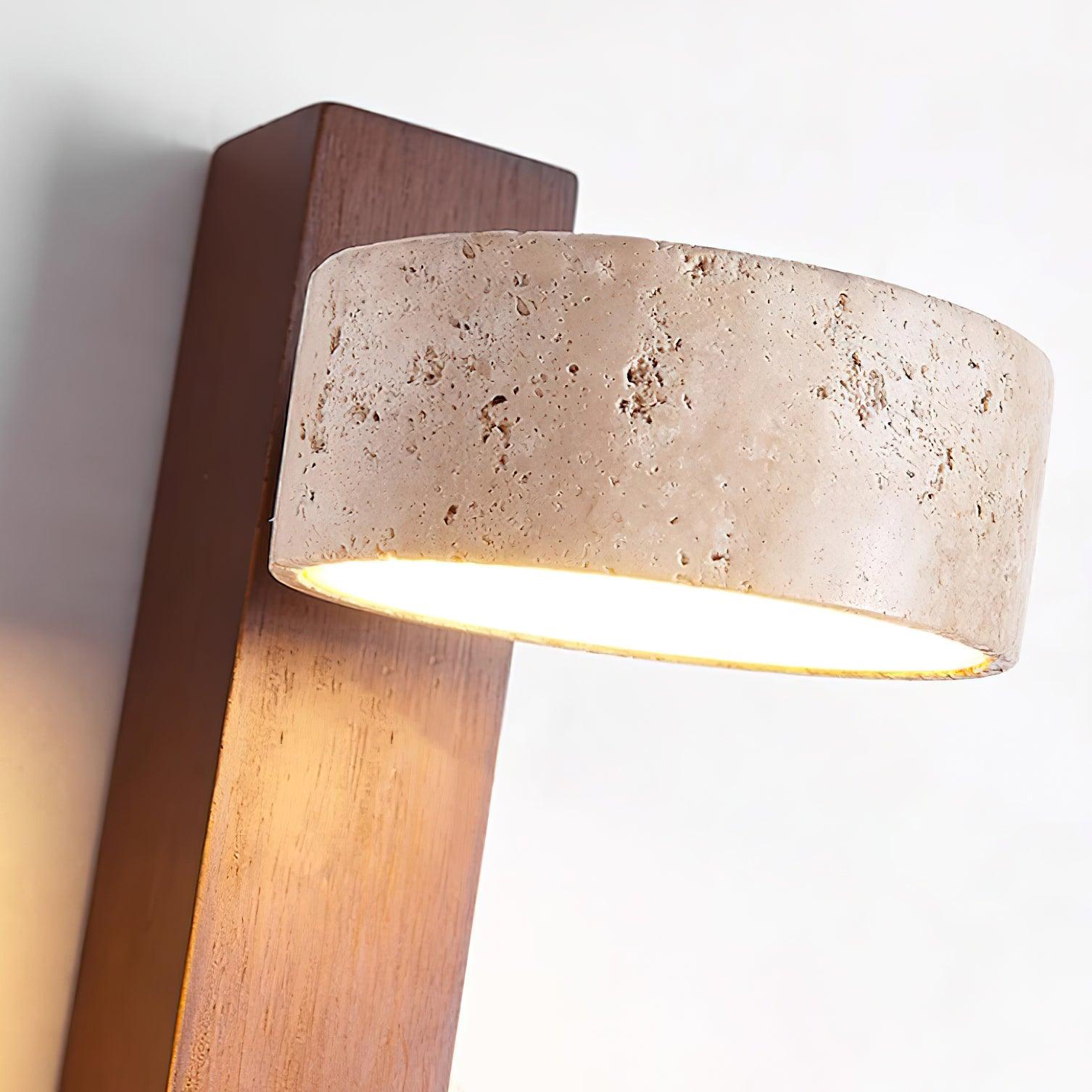 Wandleuchte aus Travertin und Holz