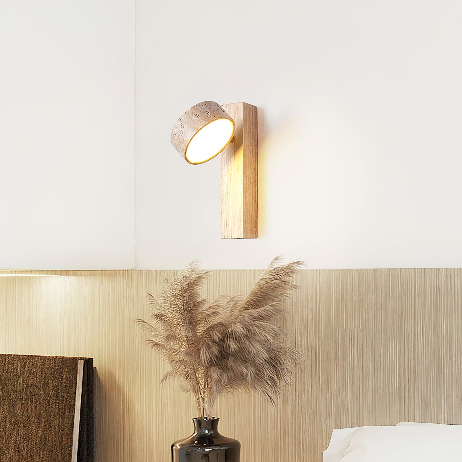Wandleuchte aus Travertin und Holz