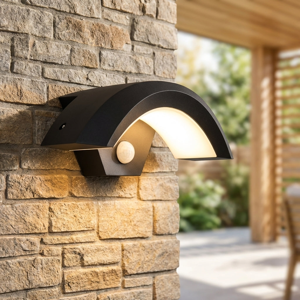 LED Außenwandleuchte mit Bewegungsmelder IP65 Modern für Hauseingang und Fassade mit gebogenem Lichtdesign