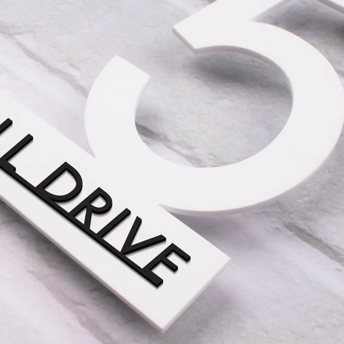 Acryl Hausnummernschild Schwebend Modern Außen Wetterfest für Fassade und Hauseingang Schwarz