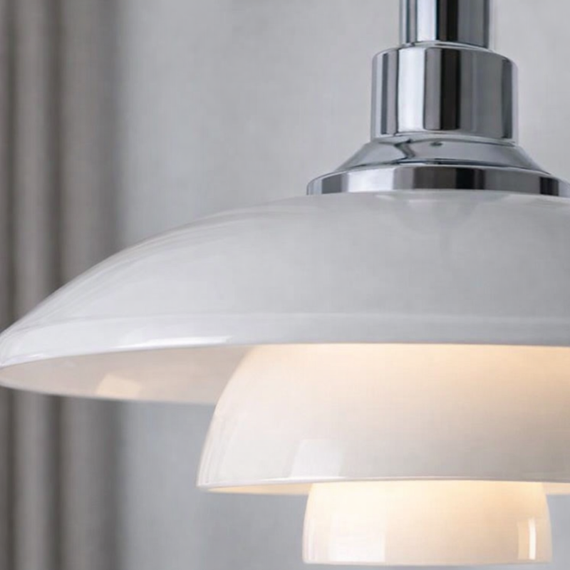 ChromeGlow - Luxuriöse Pendelleuchte mit Chrom-Finish und eleganter Kugelform