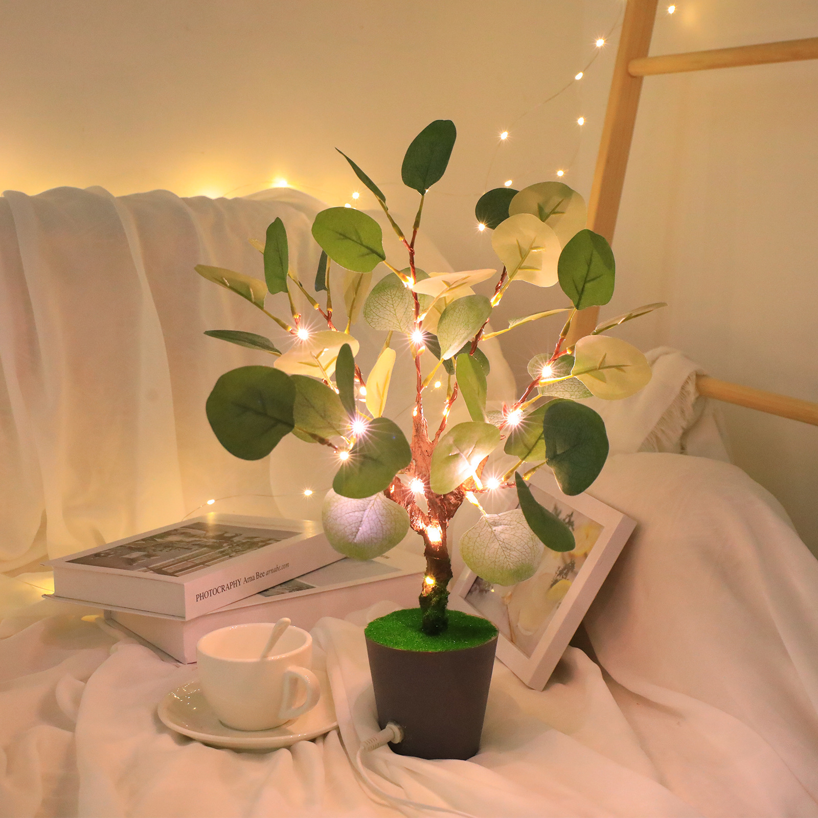 PalmGlow Ponytail – LED Deko-Lampe grün für Wohnzimmer