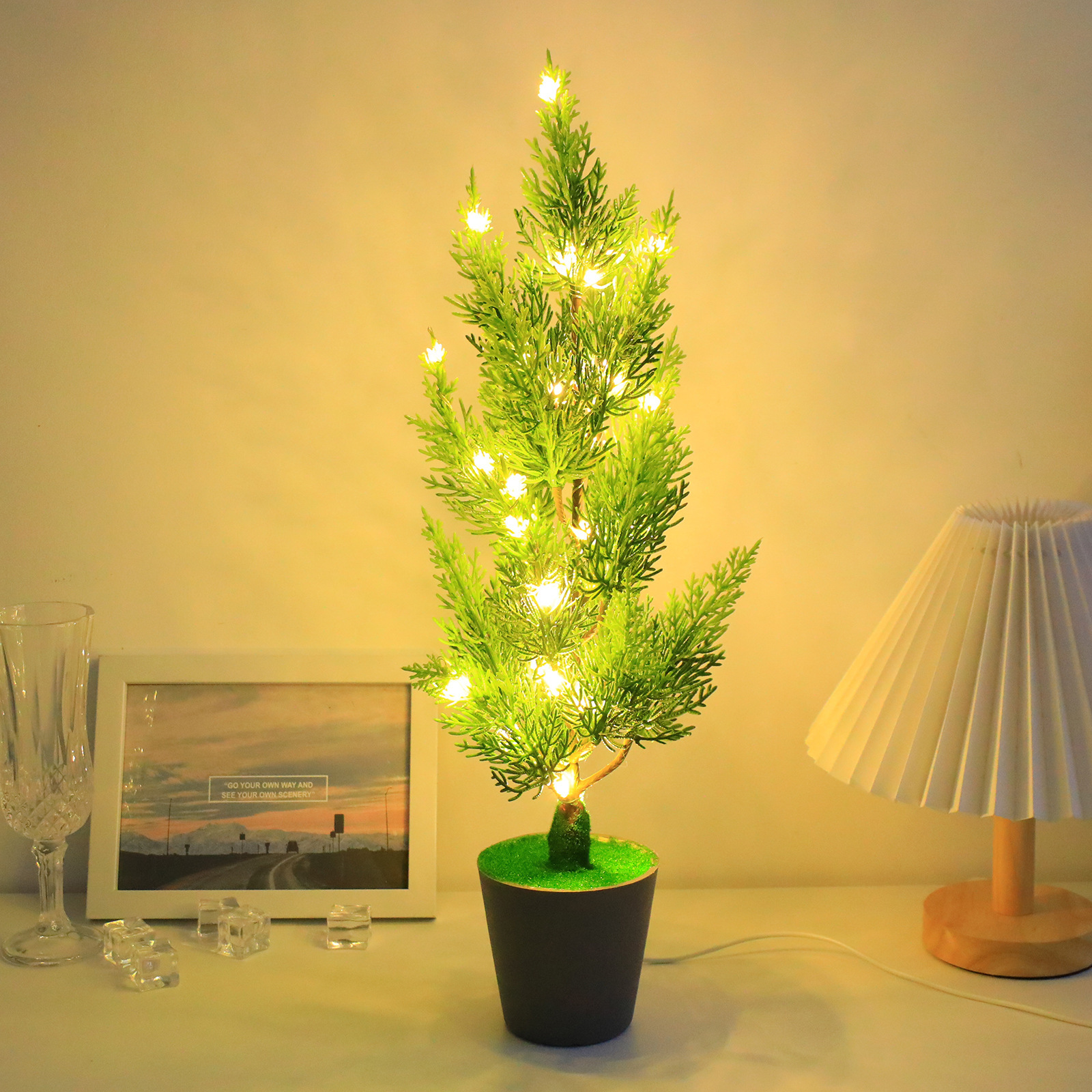 PalmGlow Ponytail – LED Deko-Lampe grün für Wohnzimmer