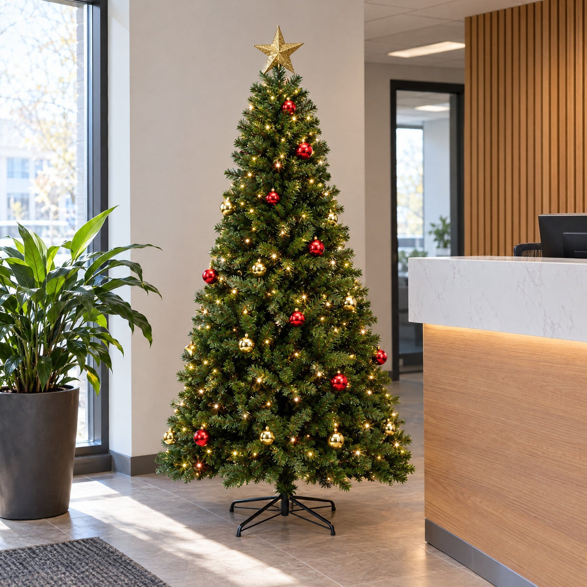 Künstlicher Weihnachtsbaum 180 cm mit Beleuchtung und Kugeln, Stern und Fernbedienung