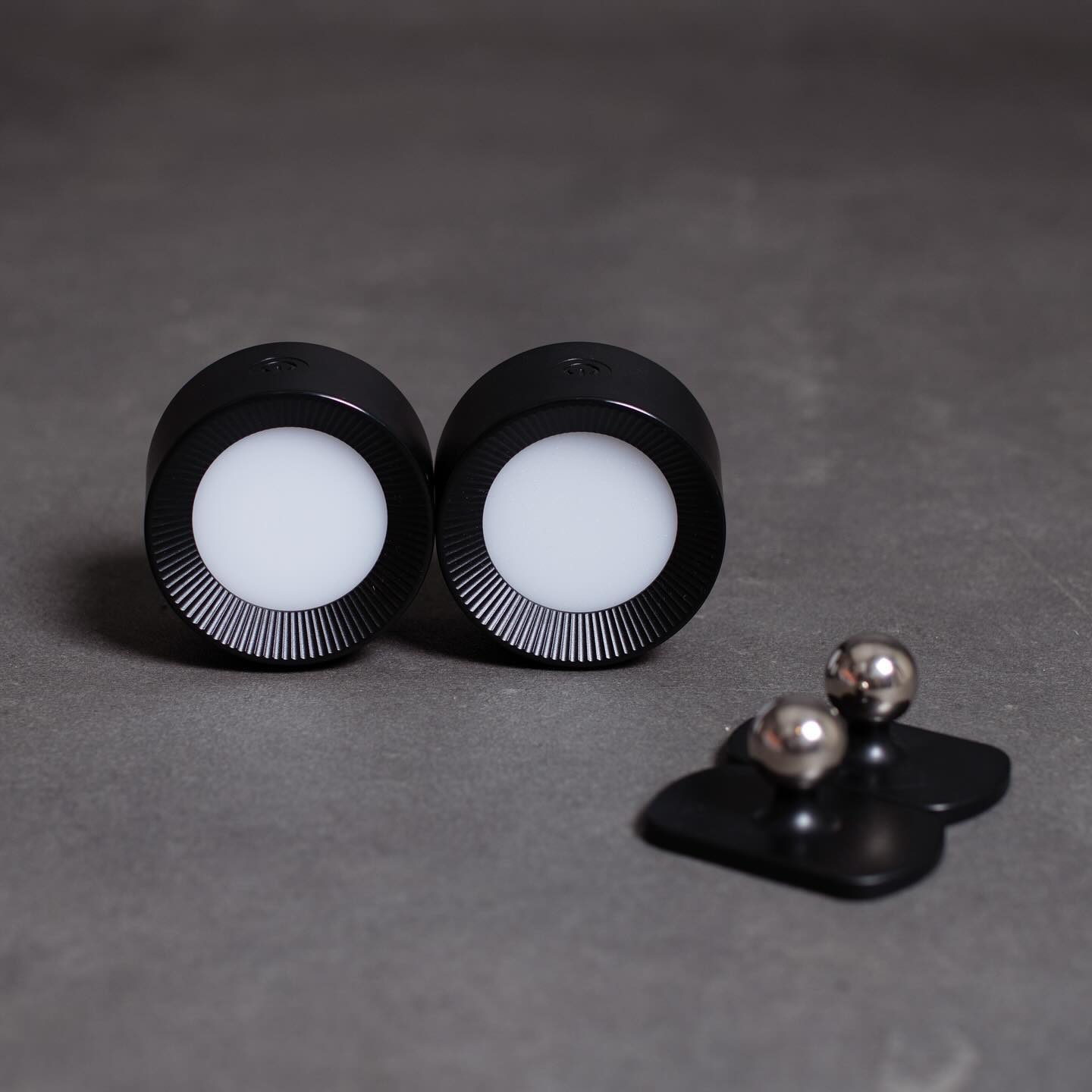 InfiniteGlow | Kabellose Dimmbarer LED-Wandleuchte mit 360° Drehfunktion