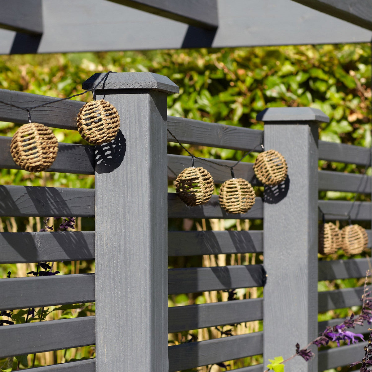 Solar Lichterkette Rattan Kugeln, 10 LEDs warmweiß für Garten und Balkon