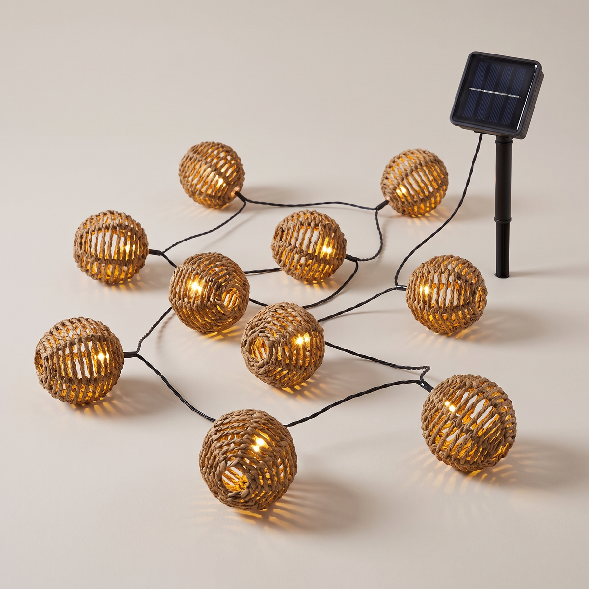 Solar Lichterkette Rattan Kugeln, 10 LEDs warmweiß für Garten und Balkon