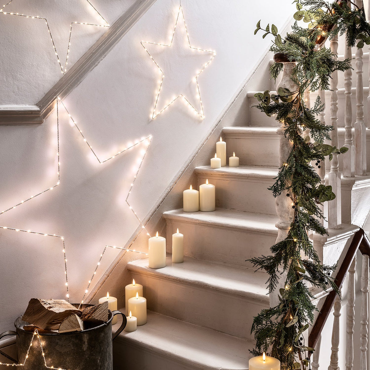 Weihnachtsgirlande 2 m mit Beleuchtung, Tannengirlande mit Beeren und Zapfen und Timer