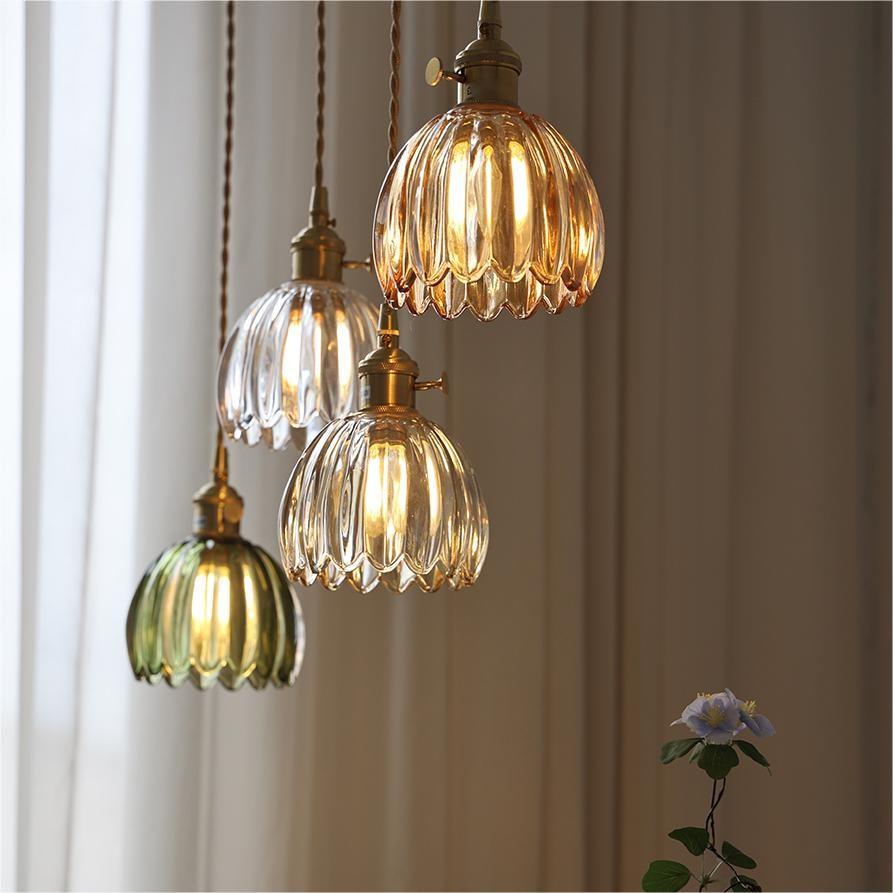 Retro Pendelleuchte mit Glasblumen und warmweißem LED-Licht