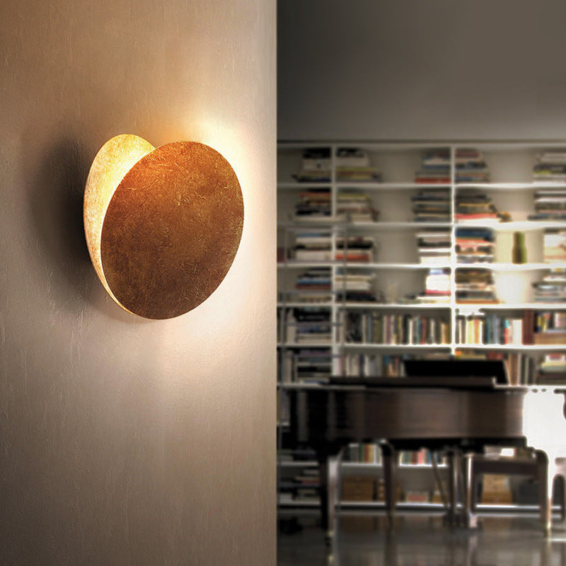 BrioLux – Moderne LED-Wandleuchte in Gold mit Rotbronze-Akzent