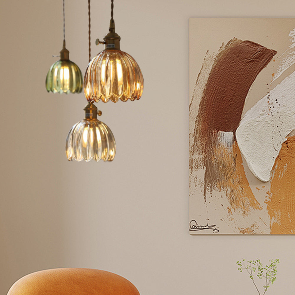 Retro Pendelleuchte mit Glasblumen und warmweißem LED-Licht