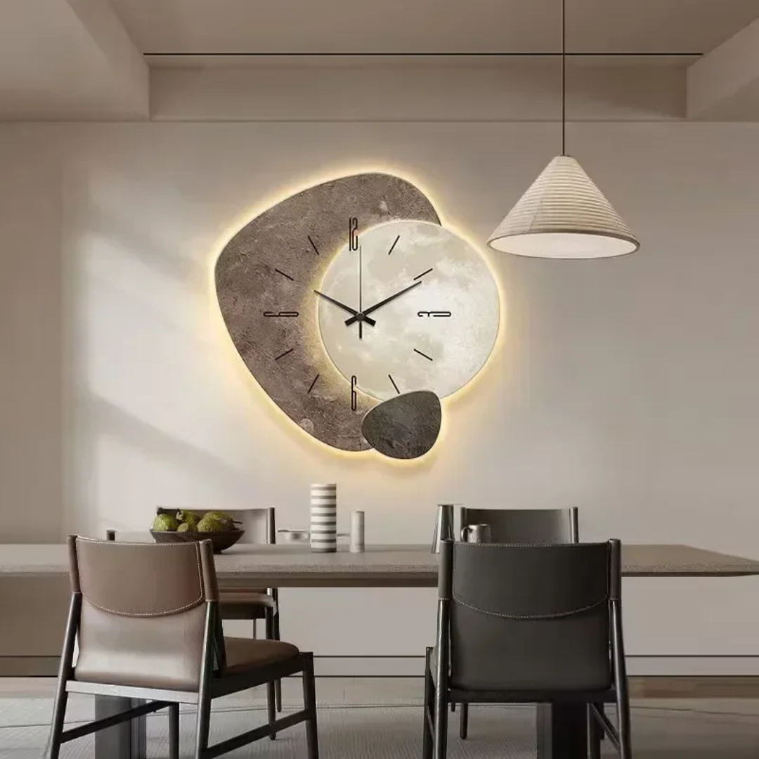 LunaTime – Wanduhr mit LED-Akzent, Holzfinish, Natur, Wohnzimmer