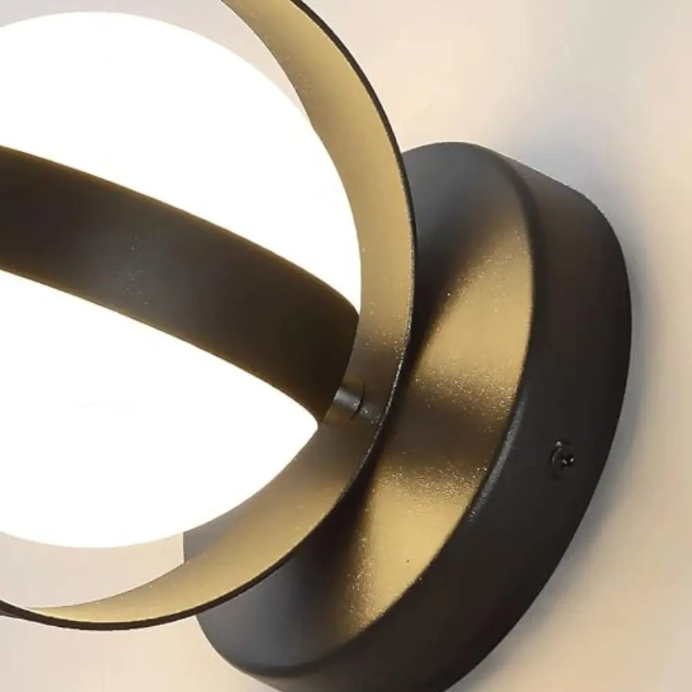Noctura LED-Wandleuchte – Rundes Design in Schwarz & Gold für Wohnzimmer