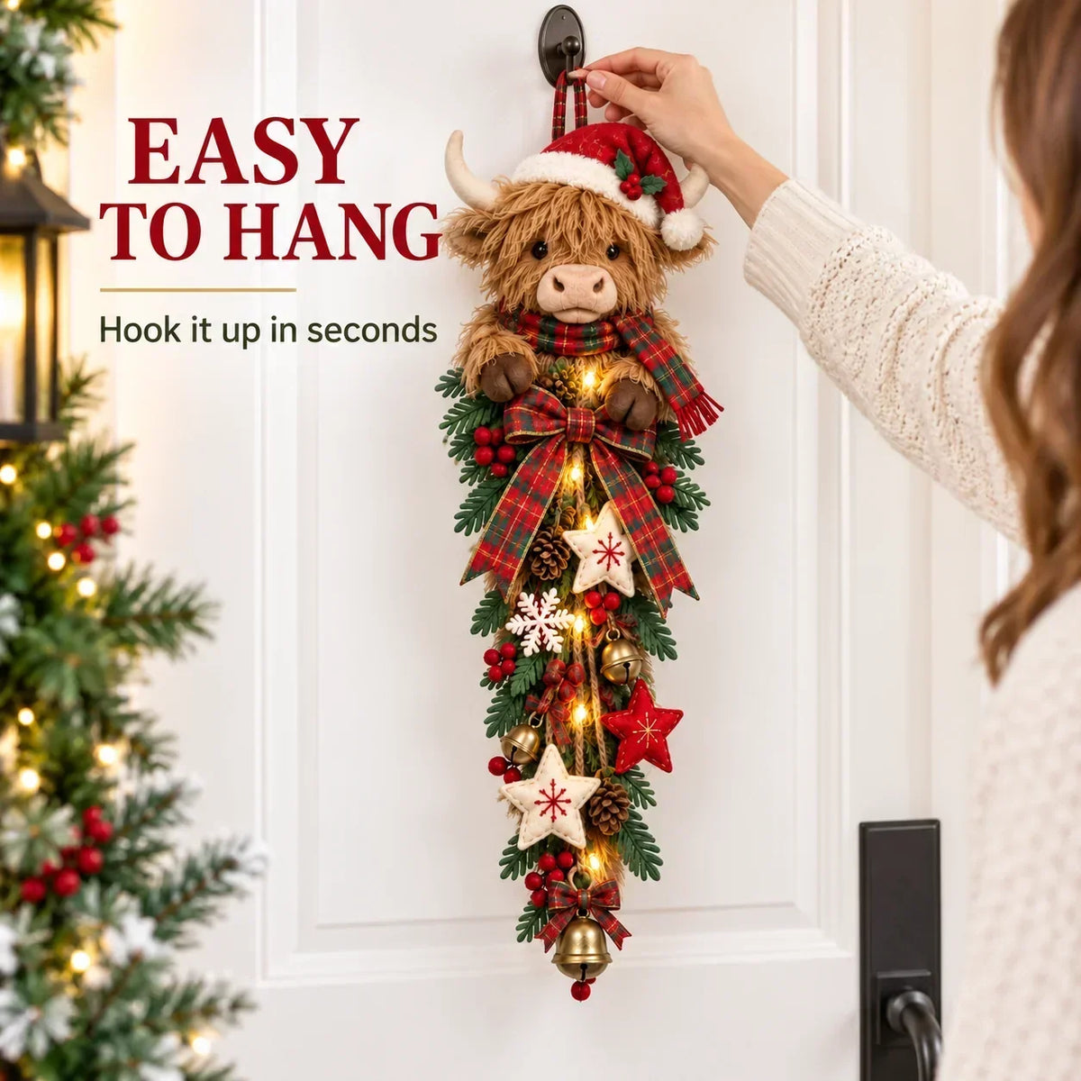 Highland Cow Türdeko mit Beleuchtung – Weihnachtliche Türgirlande mit Karomuster