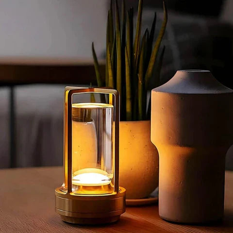 LumiGlow | Dimmbare Tischlampe mit handpoliertem Kristallglas