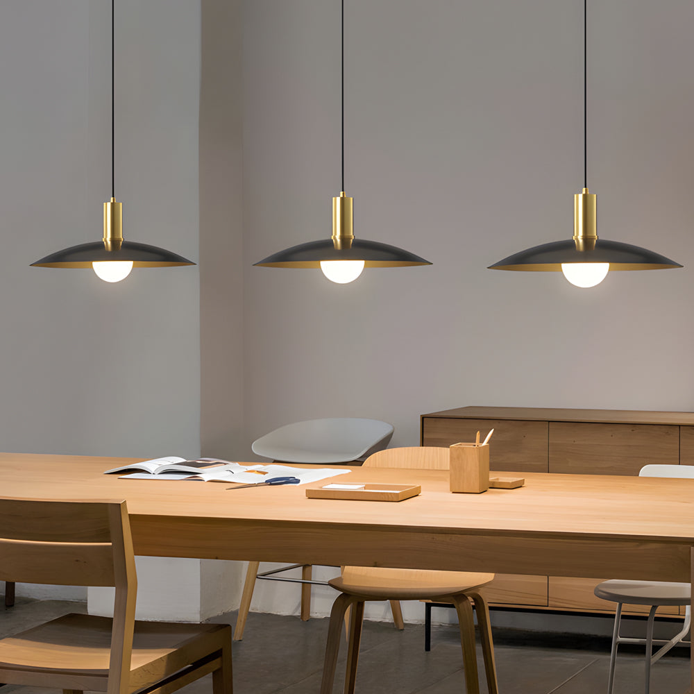 AuraBrass LED Pendelleuchte – Vintage Design in Messing & Glas