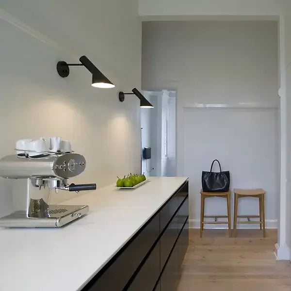 LumoLinea – Moderne LED-Tischlampe mit schlichtem Design in Weiß