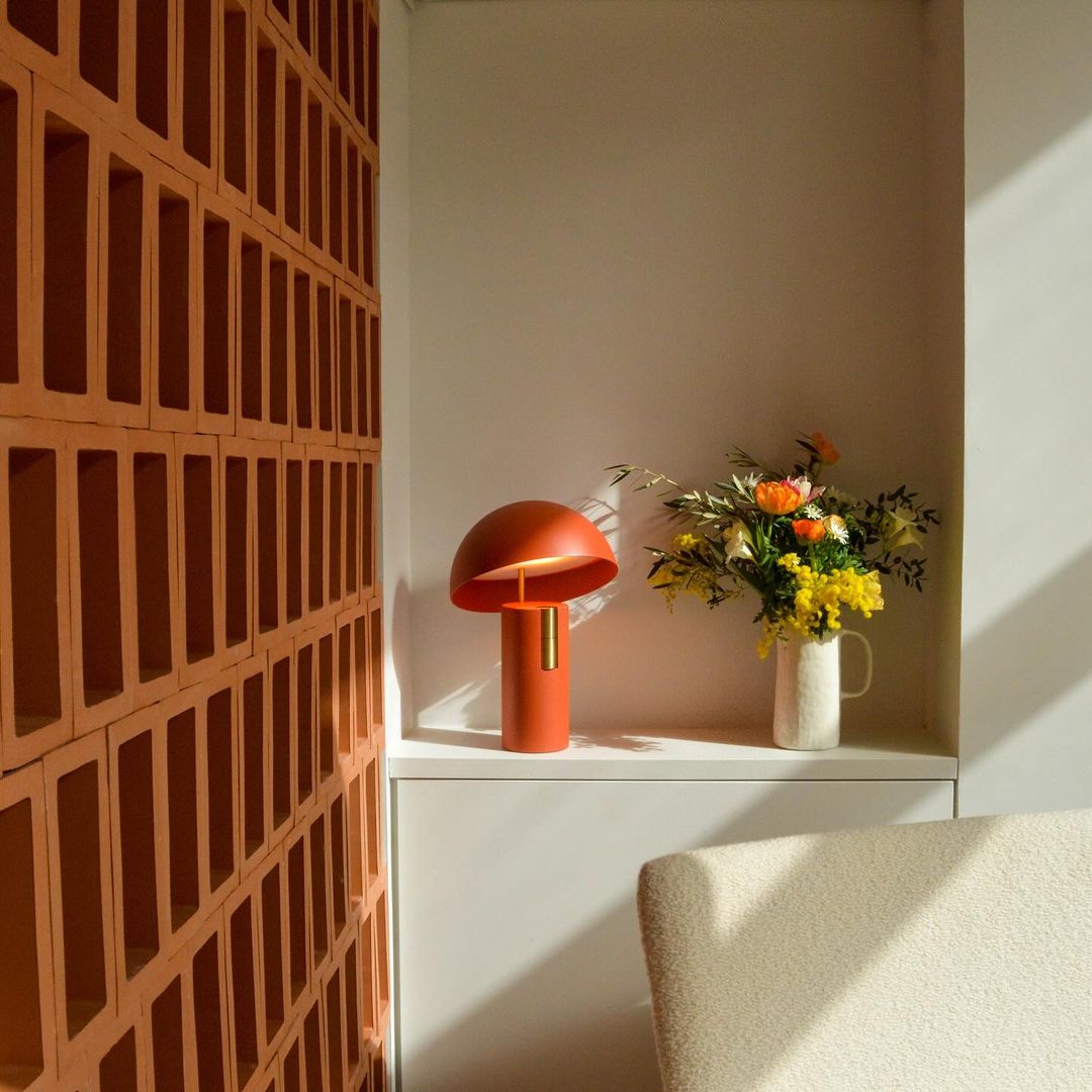 Avano Minimalistische Tischlampe – LED Weiß Perfekt für Wohnzimmer