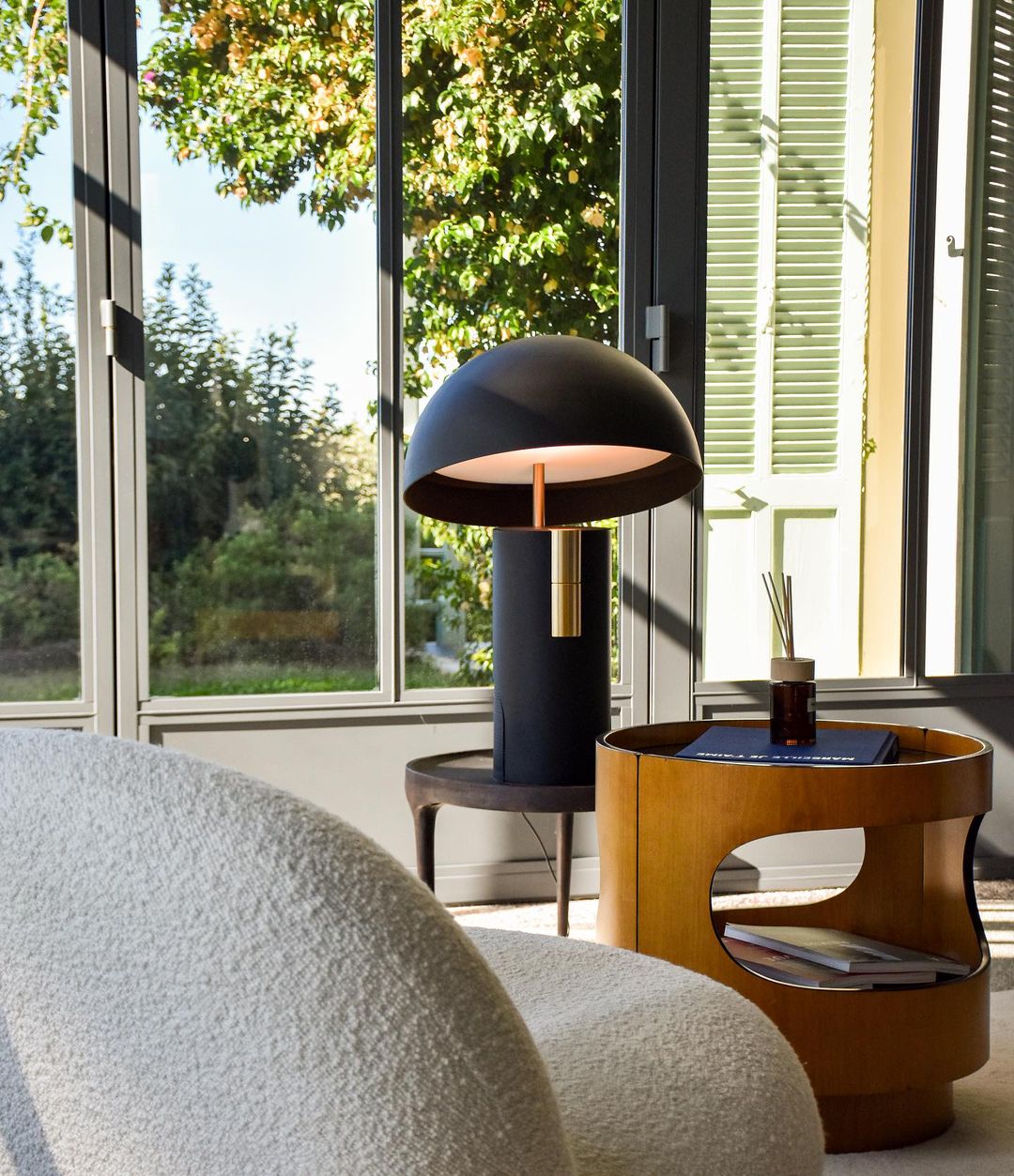 Avano Minimalistische Tischlampe – LED Weiß Perfekt für Wohnzimmer