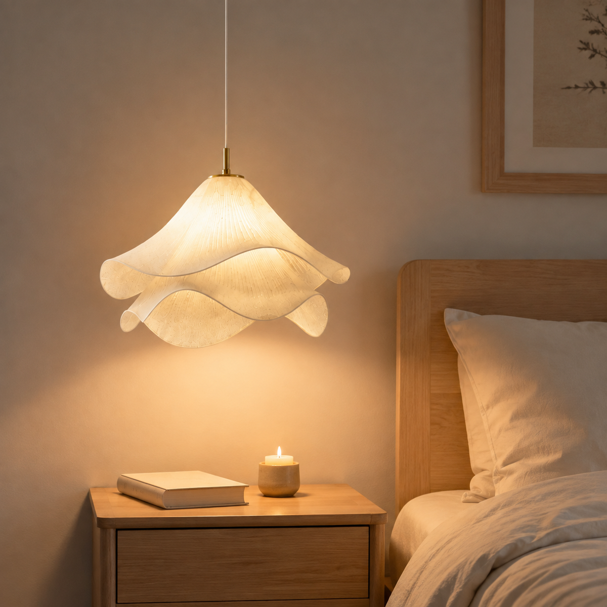 Pendelleuchte aus Stoff im Blütendesign