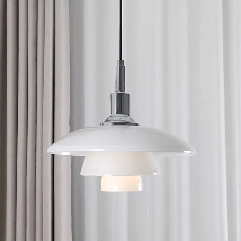 ChromeGlow - Luxuriöse Pendelleuchte mit Chrom-Finish und eleganter Kugelform