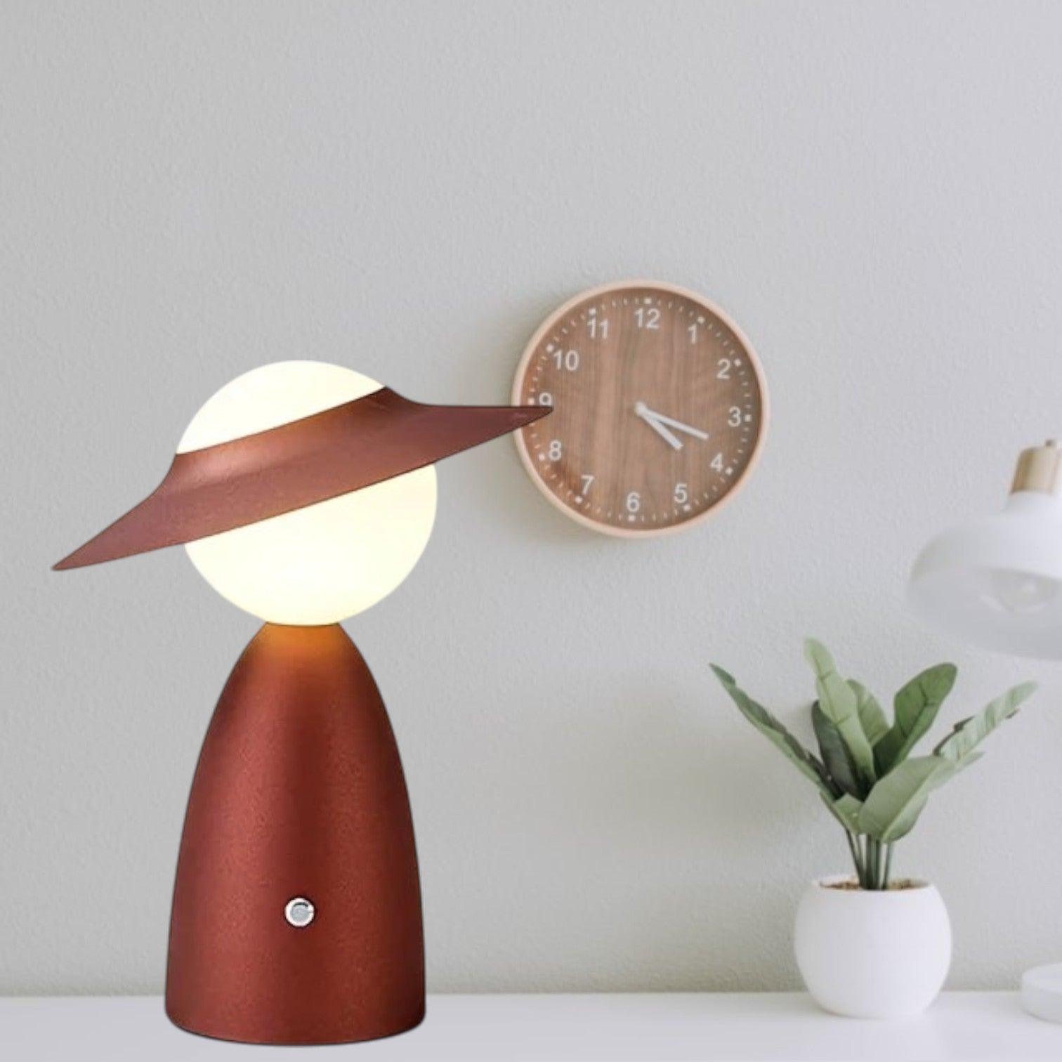 GlowPort LED Ladelampe – Kabellos, modern, dimmbar, weiß, für Terrasse