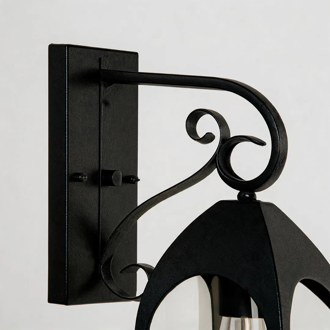 Schwarze Außenwandleuchte mit Glaslaterne
