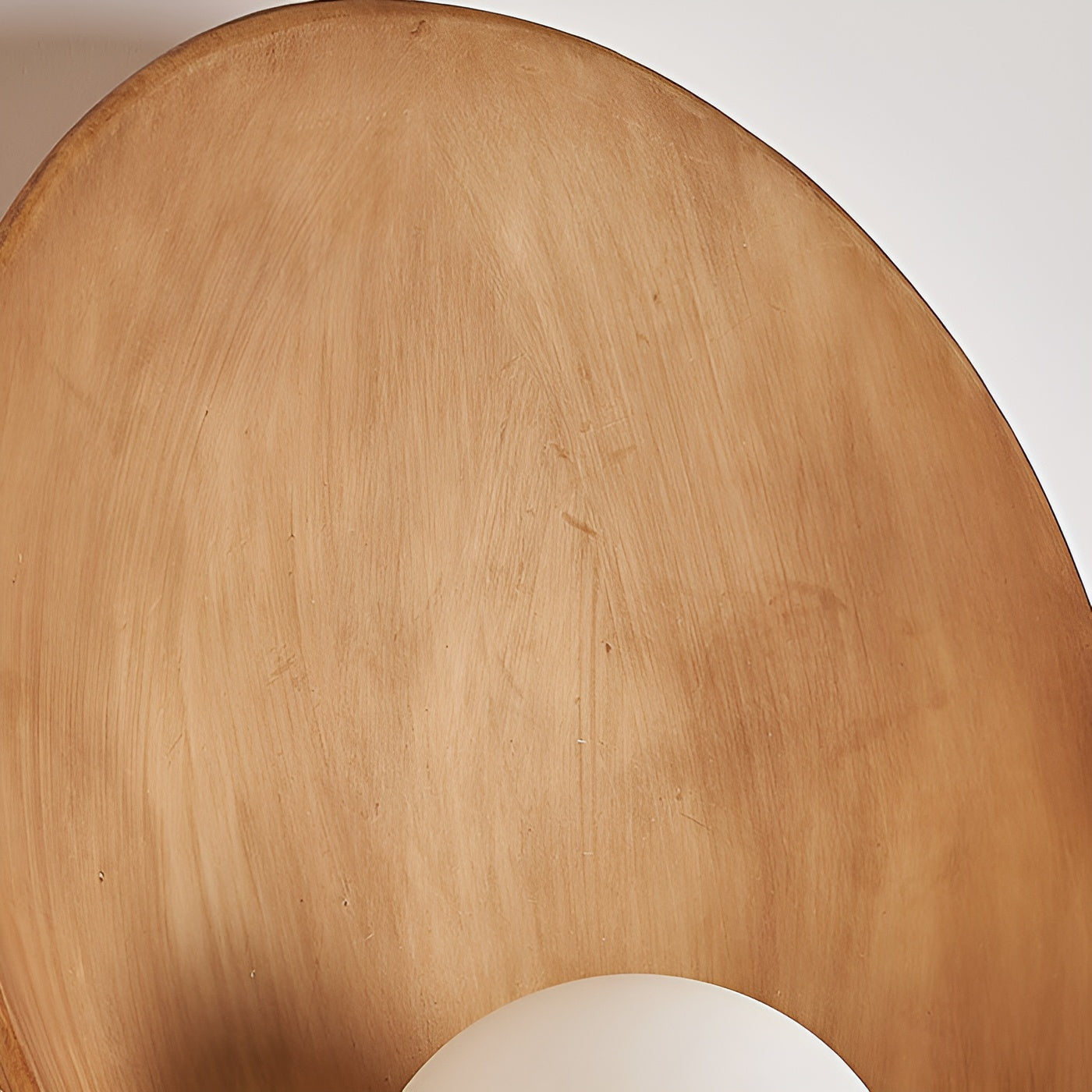 SereneGlow – Weiße Wabi-Sabi LED-Wandleuchte