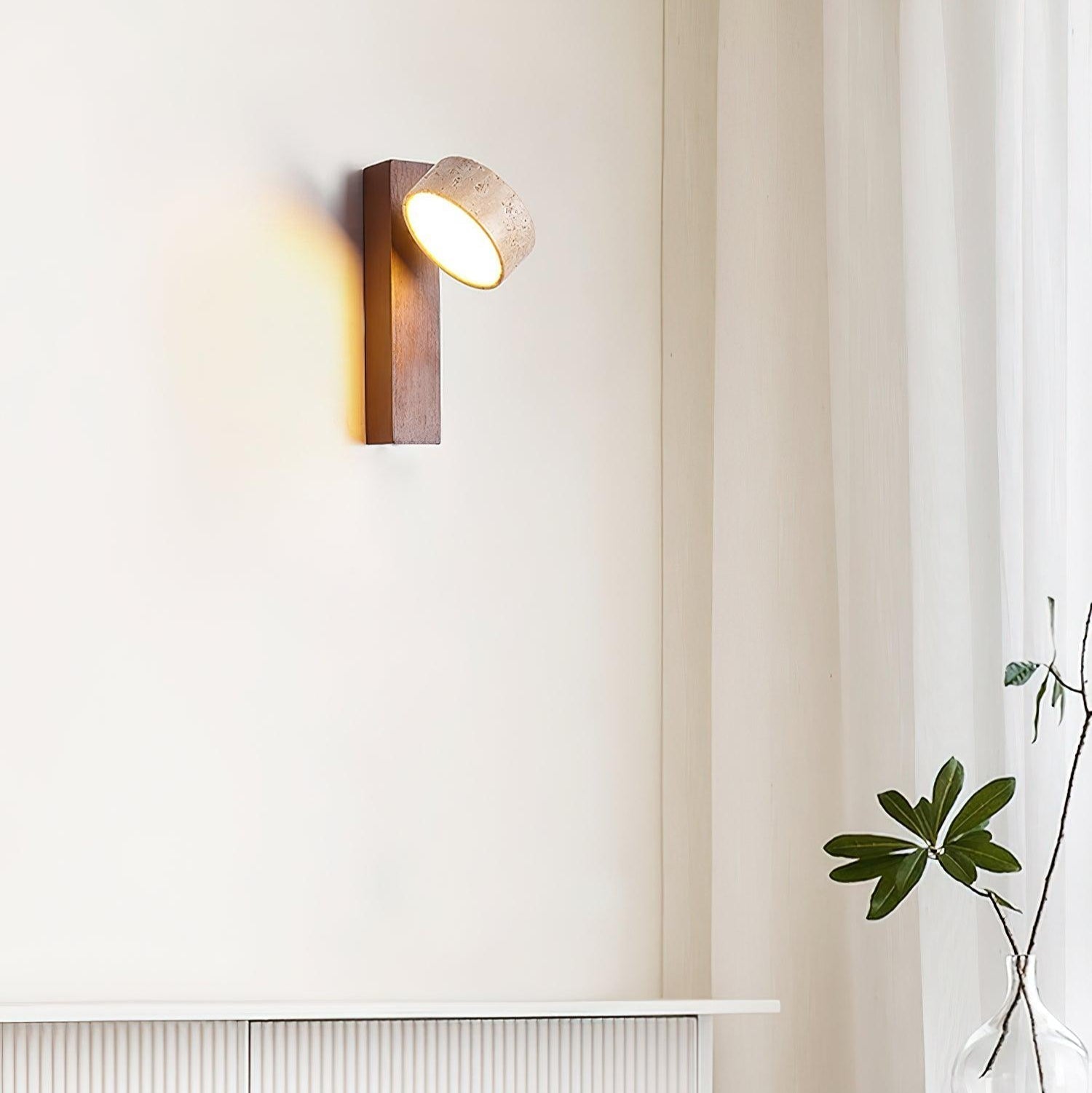 Wandleuchte aus Travertin und Holz