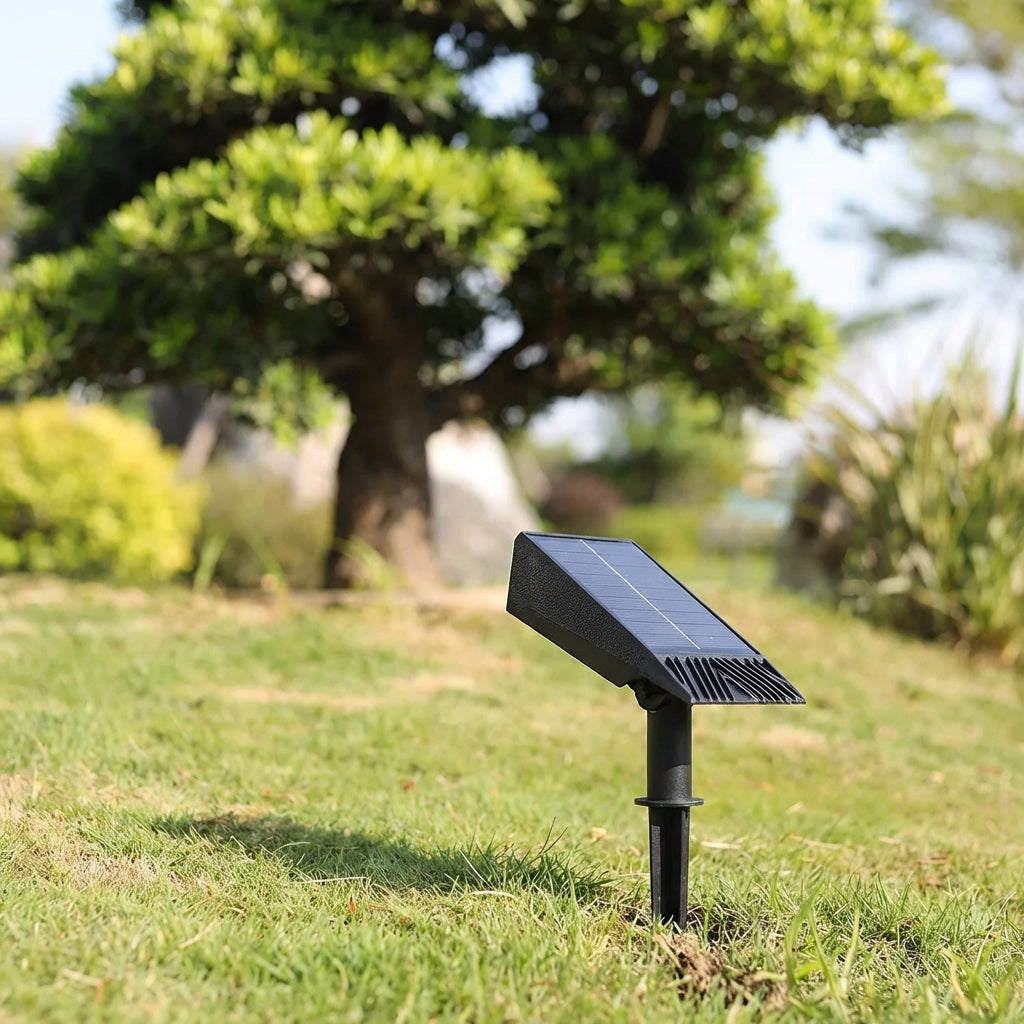 LED Solarstrahler Garten Verstellbares Zoomobjektiv Wetterfest IP65 Warmweiß Energieeffiziente LED-Technologie für Rasen Beete und Fassade