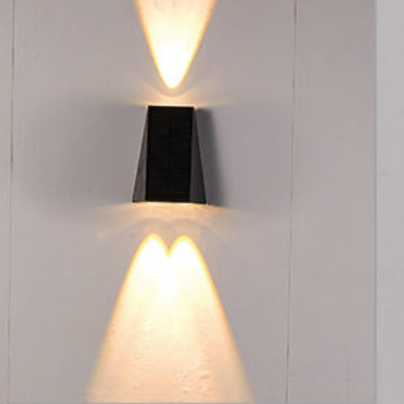 SolarGlow – Moderne LED-Solar-Wandleuchte Schwarz für Garten & Terrasse