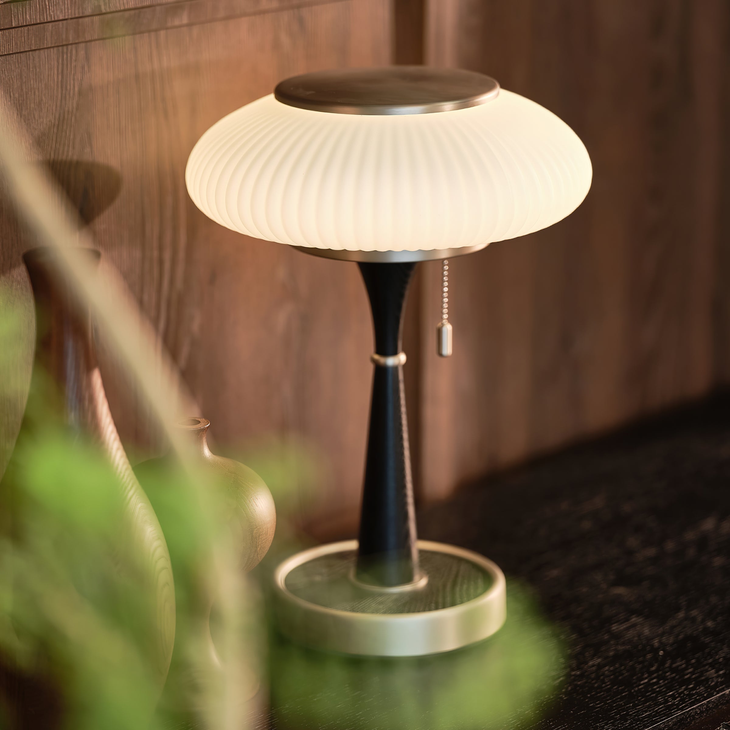 LumoShroom Vintage LED-Tischlampe – Dimmbar Holzoptik fürs Wohnzimmer
