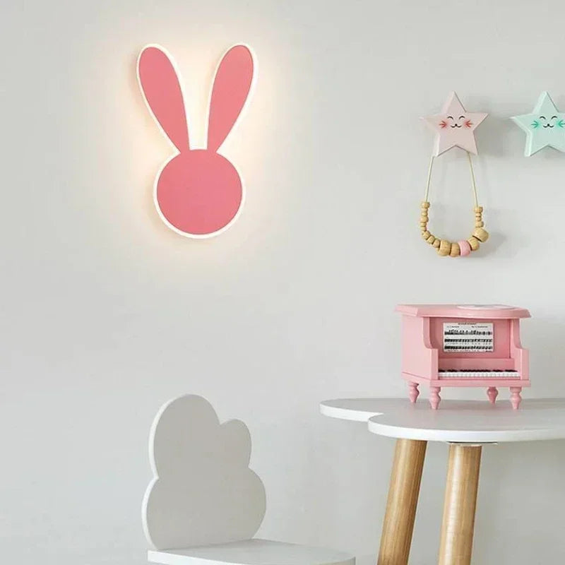 RabbitGlow - LED-Wandleuchte in rosa Hasenform für das Spielzimmer