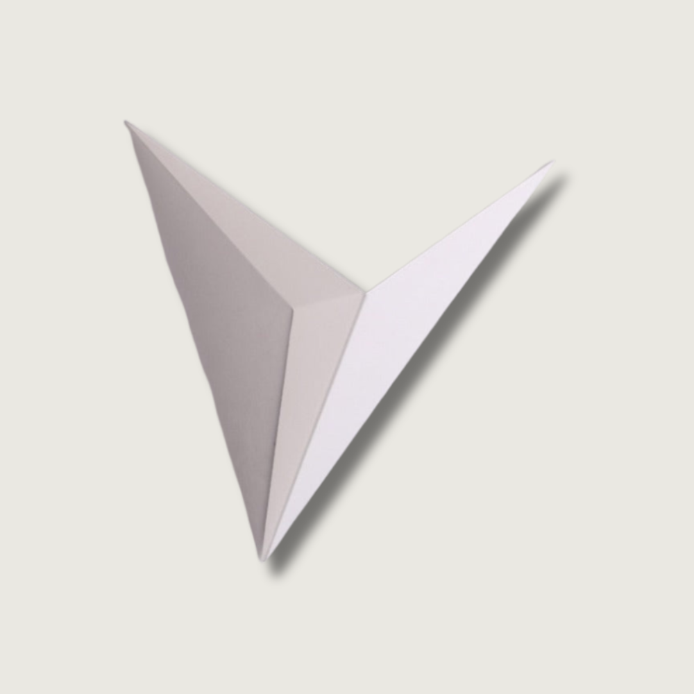 LumoTri LED-Wandleuchte modern in Dreiecksform Schwarz fürs Wohnzimmer