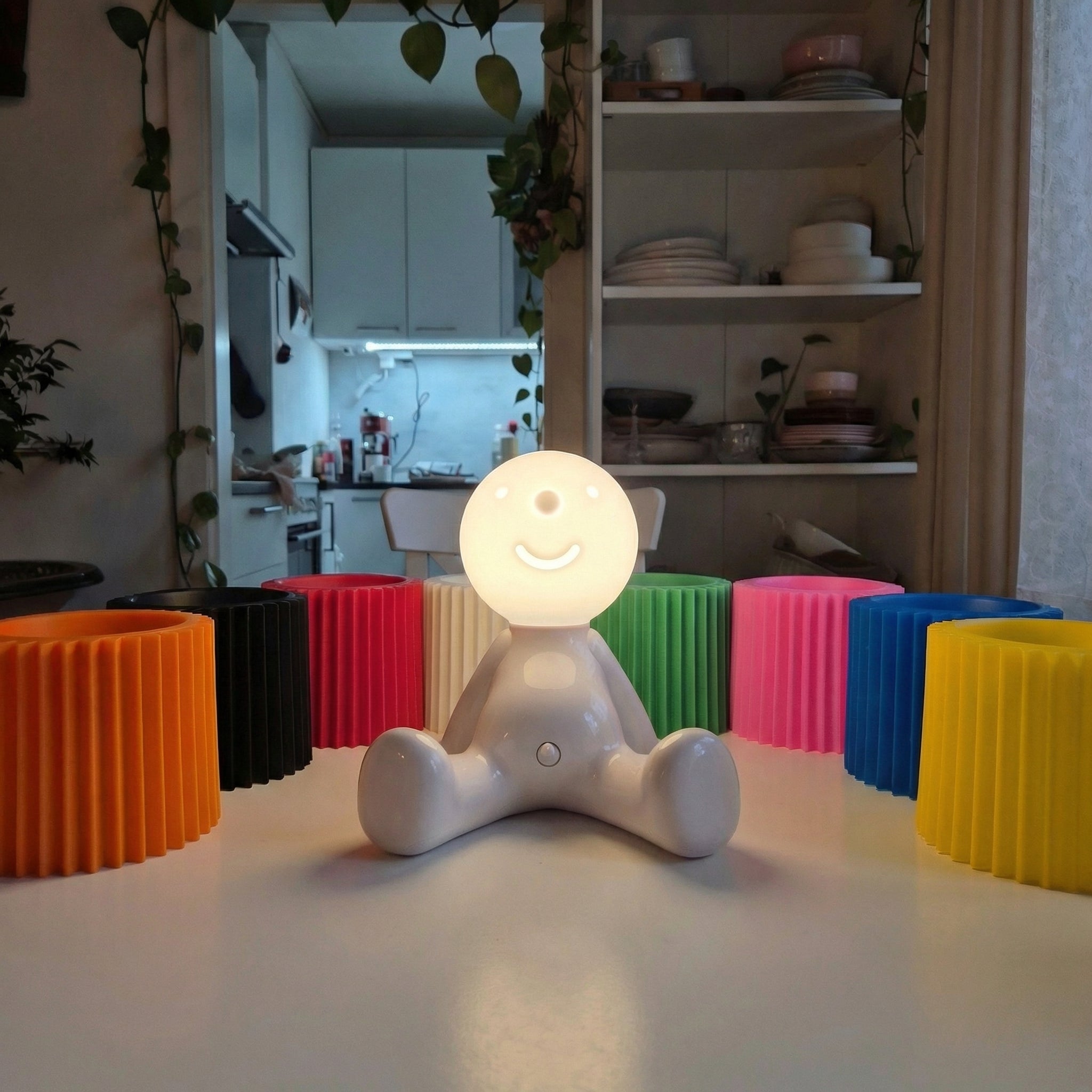 Sitz-Bruno – Witzige Akku-Tischlampe sitzend | 8 Farben LED