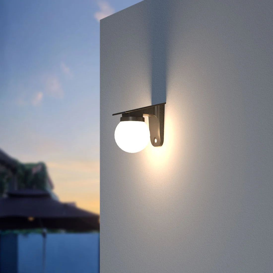 Solar Wandleuchte LED Warmweiß Außen IP65 Wasserdicht für Fassade und Eingangsbereich Modern Schwarz