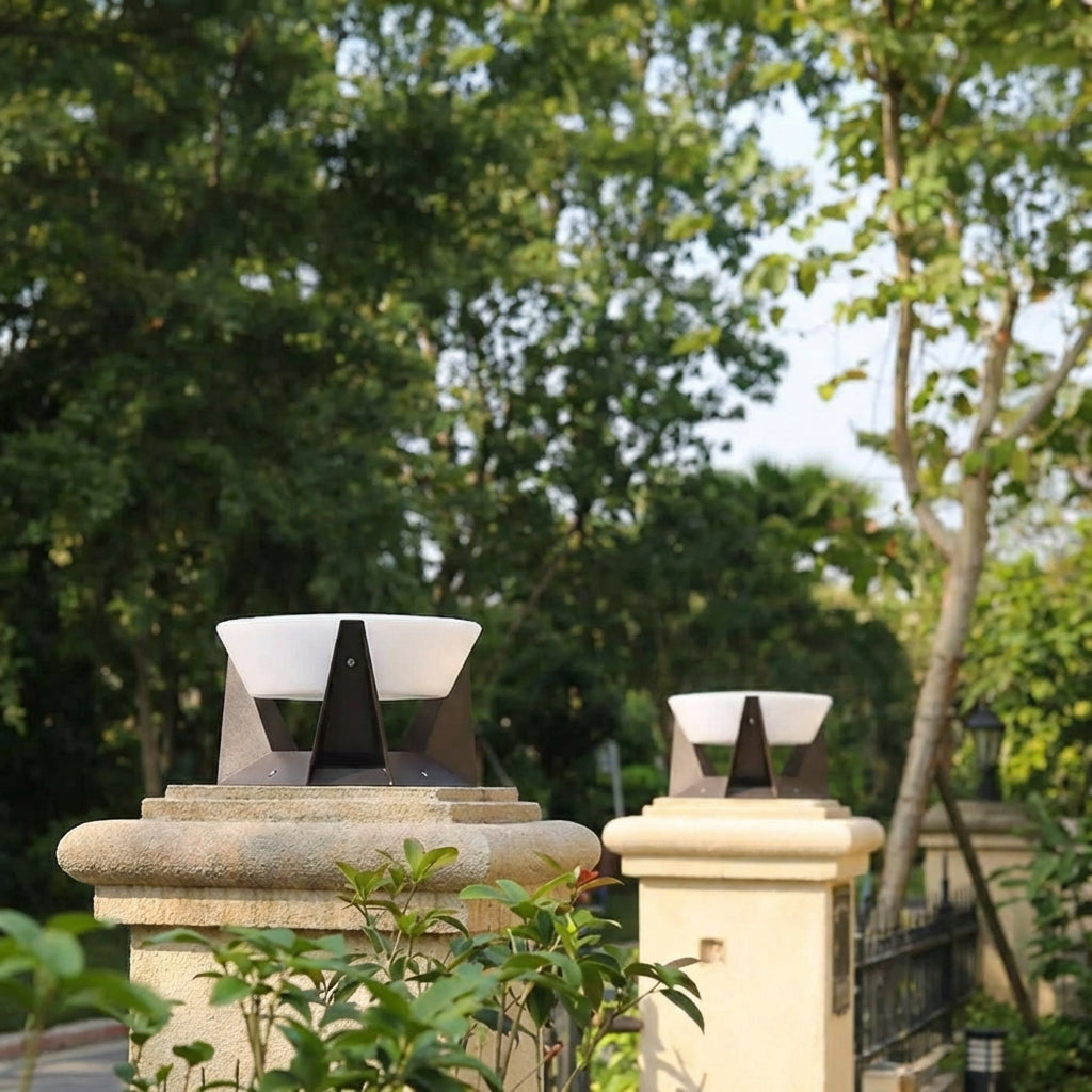 Solar Außenleuchte LED Warmweiß Außen IP65 Wasserdicht Modern für Terrasse und Garten in Schwarz