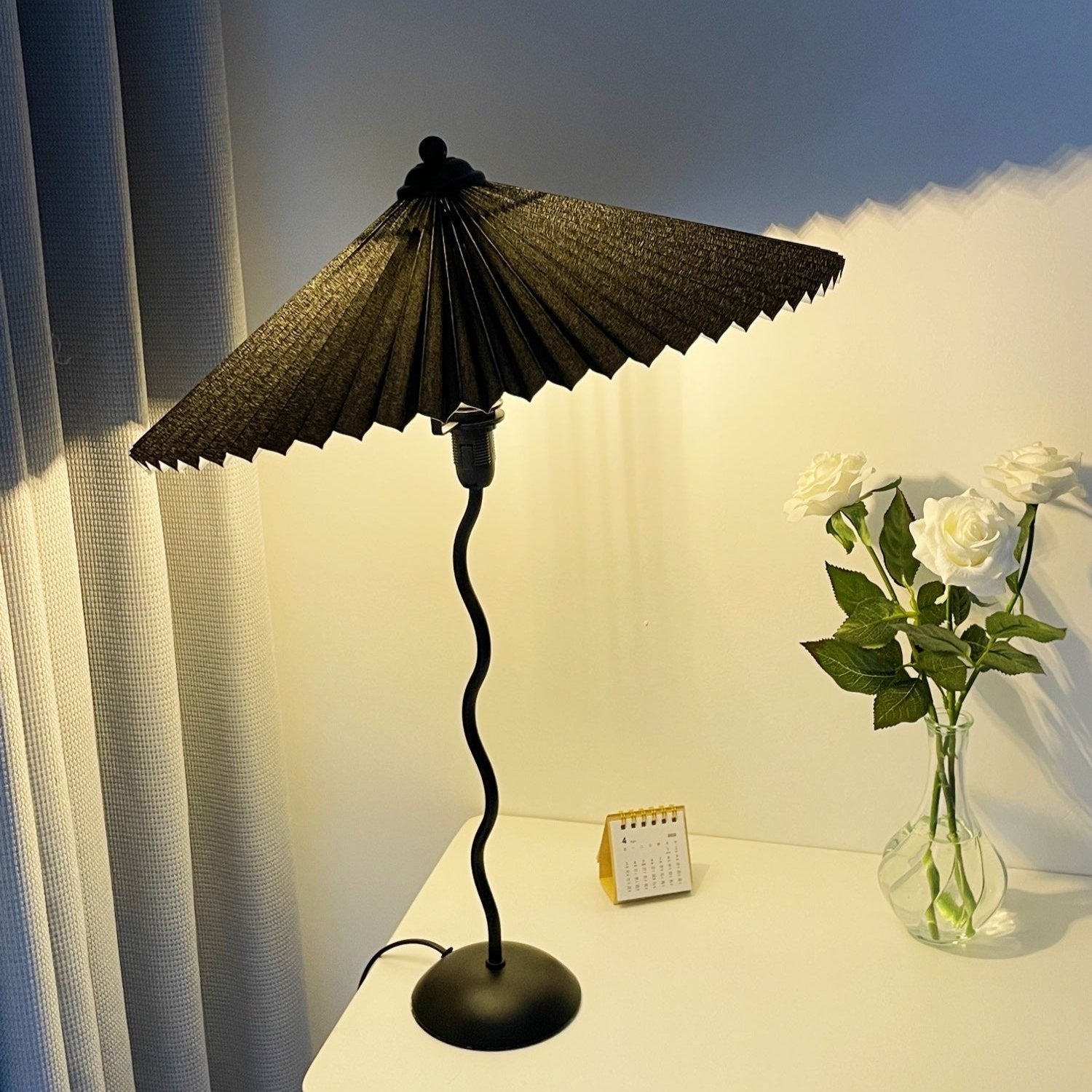 CurveLicht Design-Tischlampe – LED, Wellenform, Schwarz, für Wohnzimmer