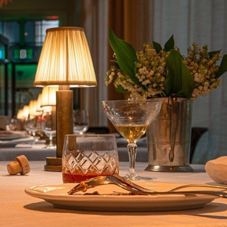 DokuGlow - Wasserdichte LED-Tischlampe für luxuriöse Beleuchtung