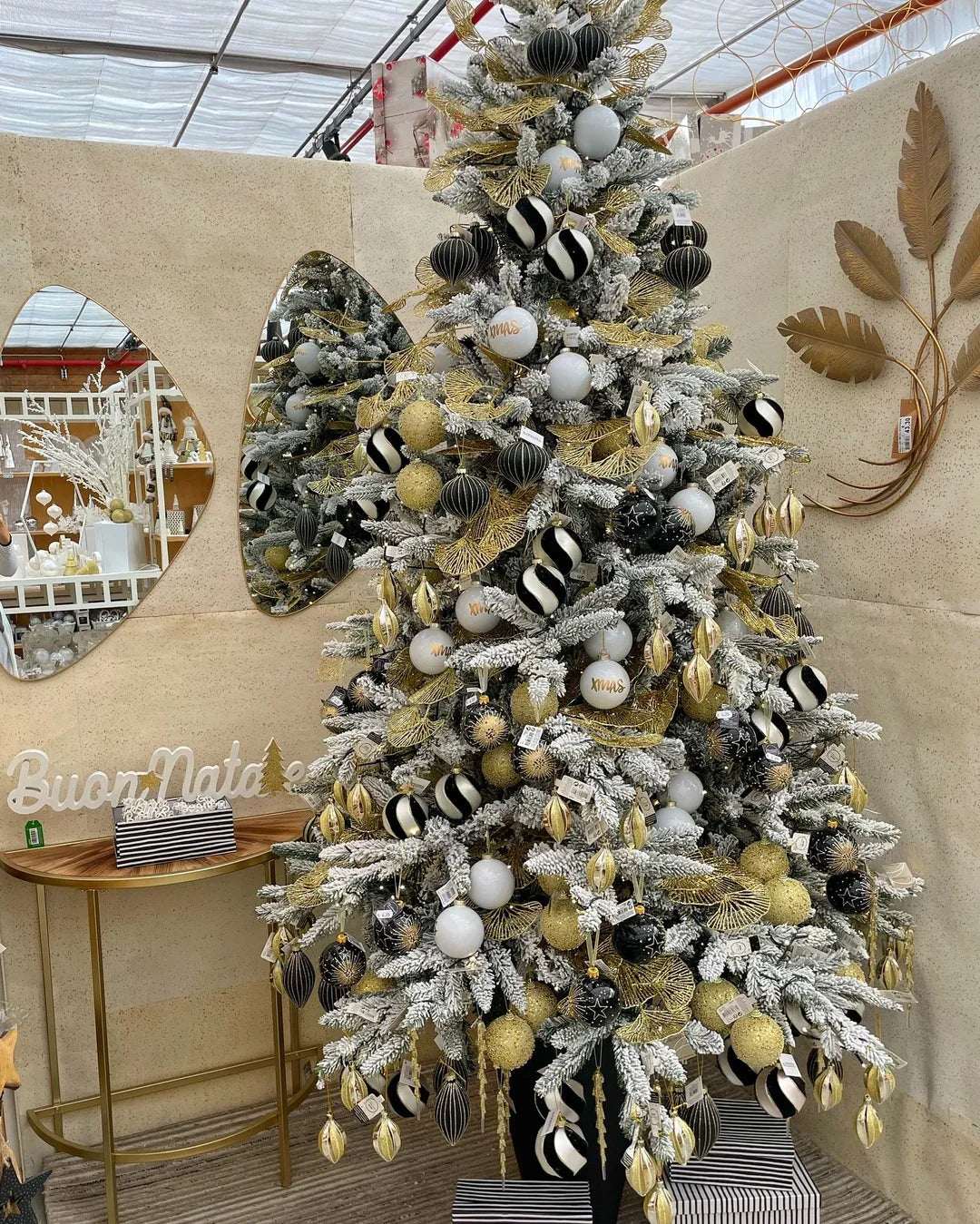 Geschmückter Weihnachtsbaum mit LED Beleuchtung, klappbarer Christbaum in 1 Minute aufgestellt
