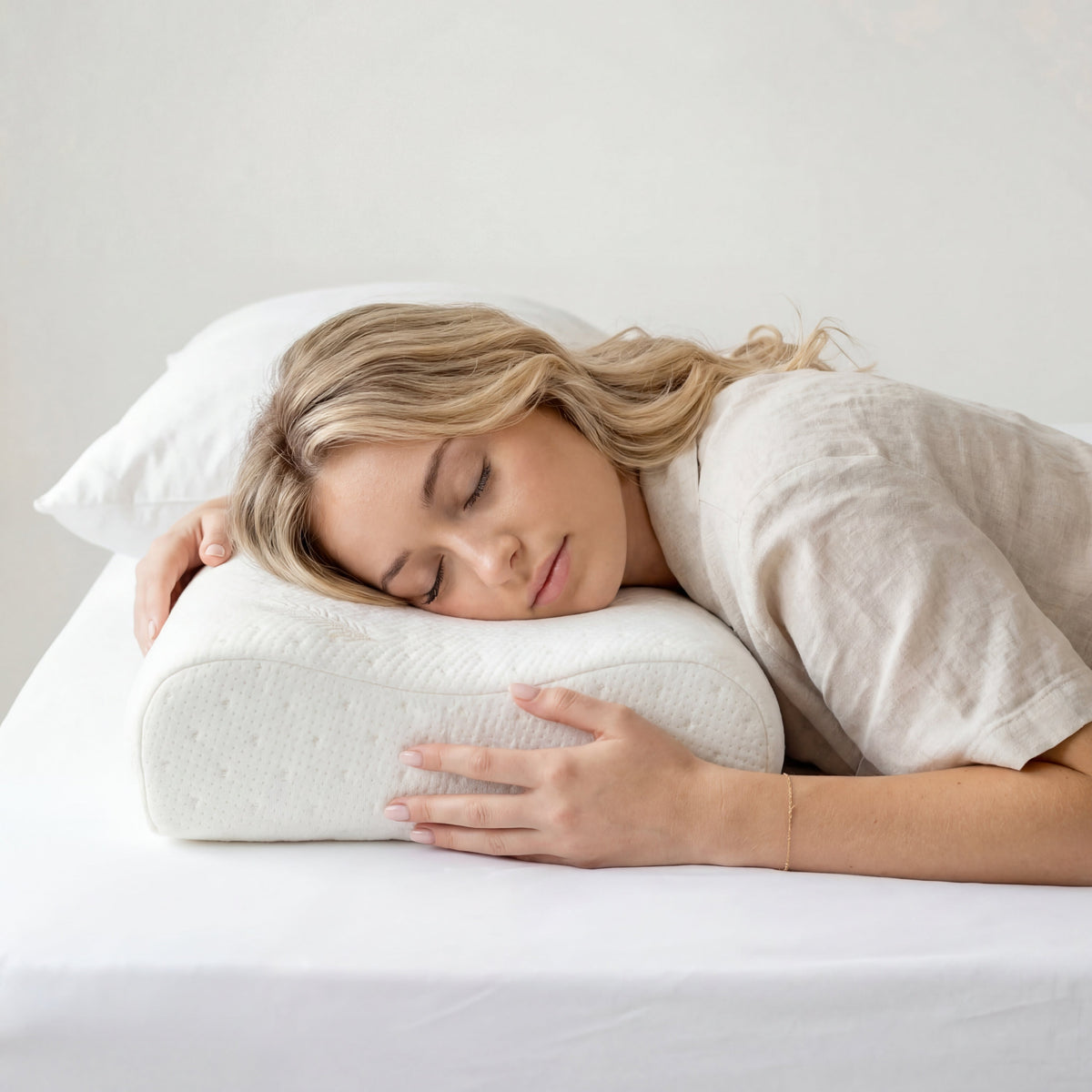 Nackenkissen aus Memory Foam mit Wellenkontur