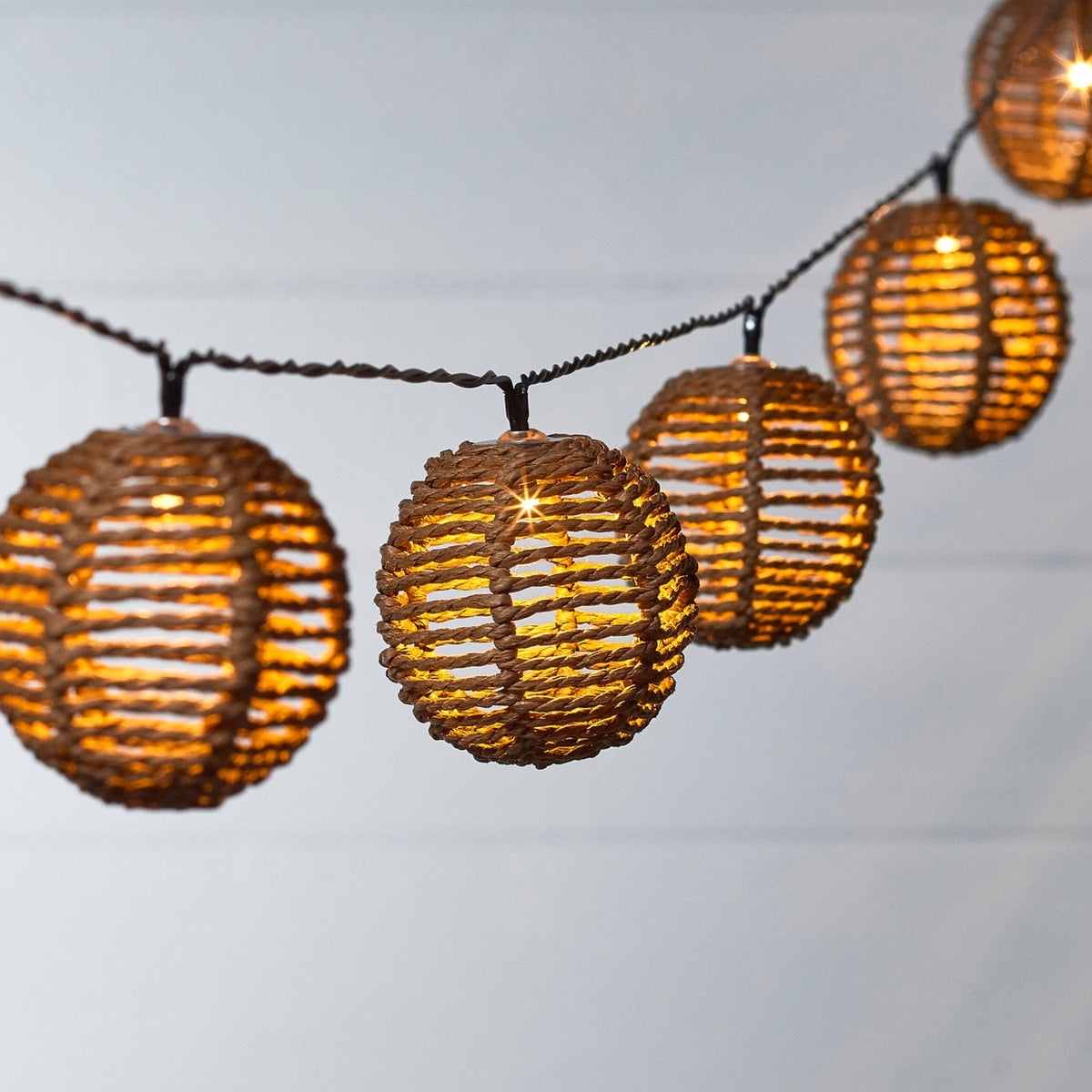 Solar Lichterkette Rattan Kugeln, 10 LEDs warmweiß für Garten und Balkon