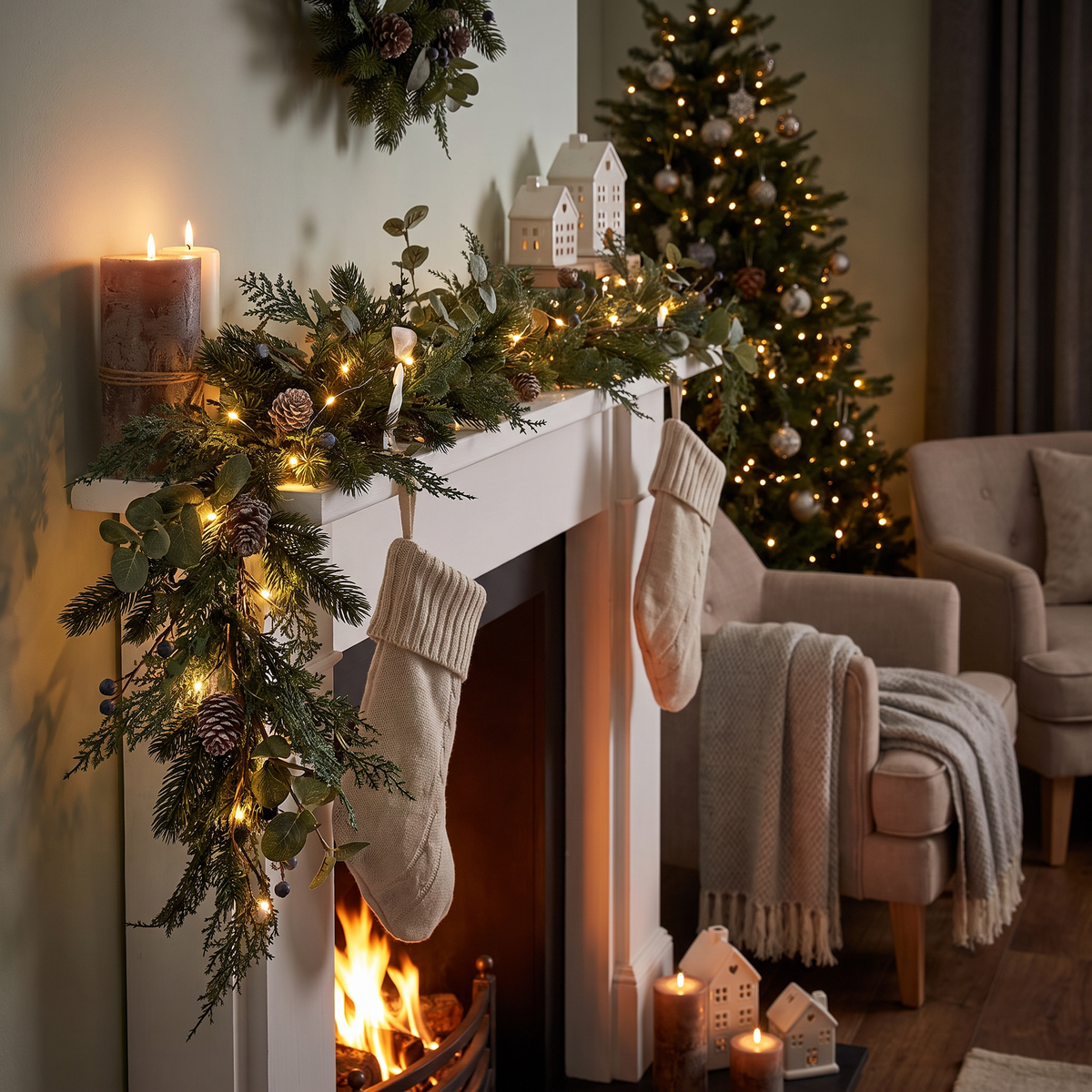 Weihnachtsgirlande 2 m mit Beleuchtung, Tannengirlande mit Beeren und Zapfen und Timer